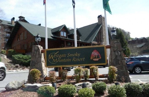 Gatlinburg Cabin | Week of July 5th Westgate Resort & Waterpark Included