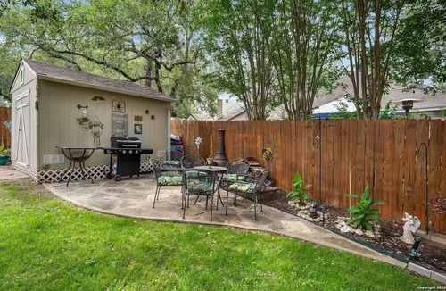 San Antonio House | Weekday + Weekend Deals · Family Stay · Patio