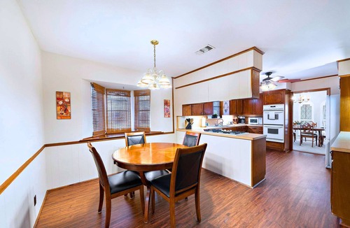Baytown House | Weekend Escape Cabin:3BR+Sunroom +Games+Views