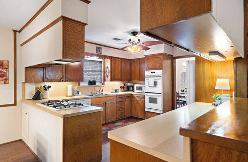 Baytown House | Weekend Escape Cabin:3BR+Sunroom +Games+Views
