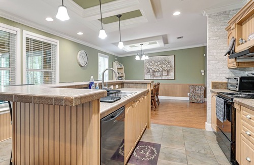 Weeki Wachee Gardens House | Weeki Wachee Family Getaway: Canal-Front Home