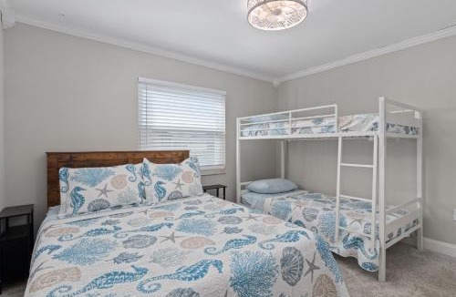 Spring Hill House | Weeki Wachee Heated Pool Mermaid Retreat