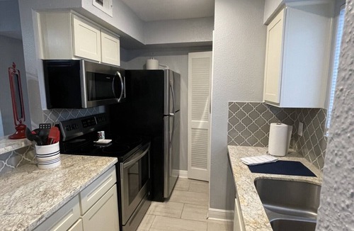 Walden on Lake Conroe Condo | Weekly &Monthly Rates Available.Lovely condo, with pool, close to Margaritaville
