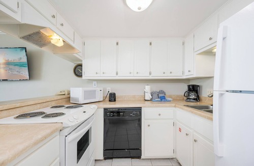 Gulf Shores Condo | *WEEKLY SPECIALS!* Island Winds East - Beach Front 1BR