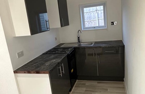 Cranleigh Apartment | Weeping Willows Annex Lodge