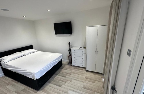 Cranleigh Apartment | Weeping Willows Annex Lodge