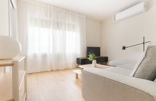 El Guinardo Apartment | Weflating SANT PAU - Cozy 4 BDR