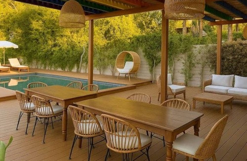 Melrose House | WeHo Pool Retreat Designer Holiday Ready