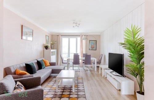Yves Farge - Le Fleuve Apartment | WeHost - Girard - Appartement T4 - 6 personnes - Balcon + Parking