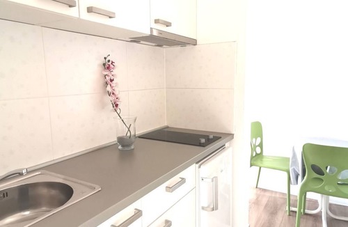 Promajna Apartment | Weiße Idylle auf dem blauen Meer by Interhome