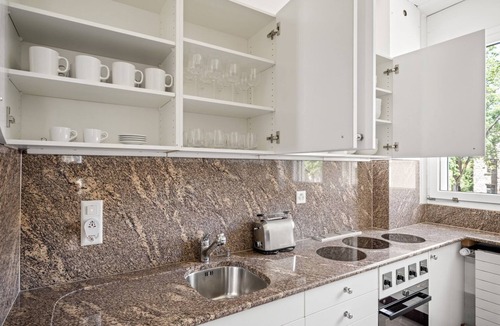 Hirslanden Apartment | Weinegg 4.5 Room w/Storage & W/D, 2 mins to Mkt