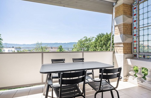 Hirslanden Apartment | Weinegg 4.5 Room w/Storage & W/D, 2 mins to Mkt