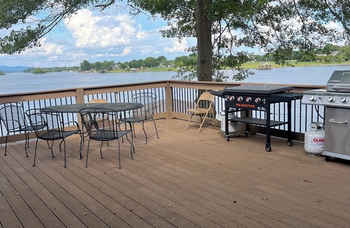 Centre House | Weiss Lake 5 bedroom house ready for your family fun of Skiing and Fishing.
