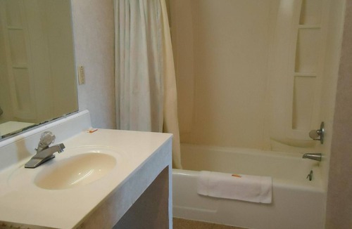 Hamptonville Hotel | Welborn Motel