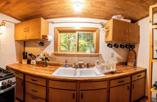 Kalama Bed & Breakfast | Welch Cabin - A License to Chill
