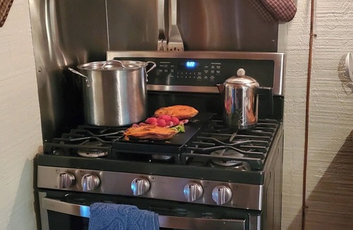 Kalama Bed & Breakfast | Welch Cabin - A License to Chill