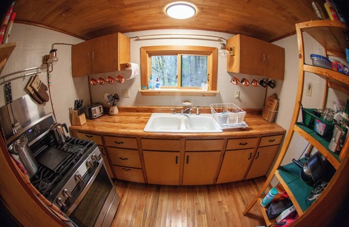 Kalama Bed & Breakfast | Welch Cabin - A License to Chill