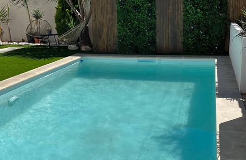 Chateauneuf-les-Martigues House | Welcome to our charming suite with its own private pool!