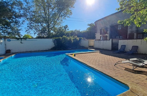 Saint-Pierre-de-Juillers Cottage | 🌿 Welcome to Vierge Garden Cottage at Les Vallaies ☀️🍷
