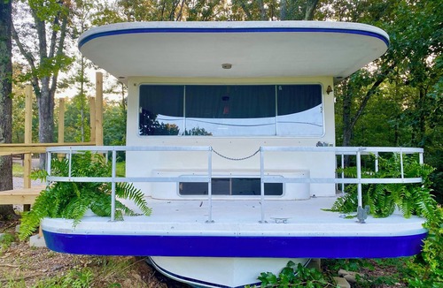 Wappapello Boat Rental | Welcome aboard The Katmandu at Wappapello Lake