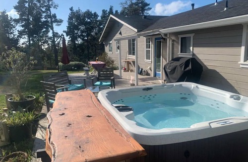 Fort Bragg House | Welcome Home to Fat Robin Farm