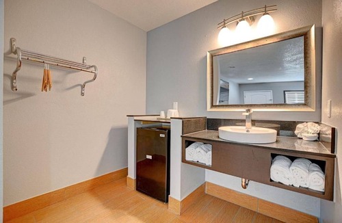 Colton Hotel | Welcome Inn