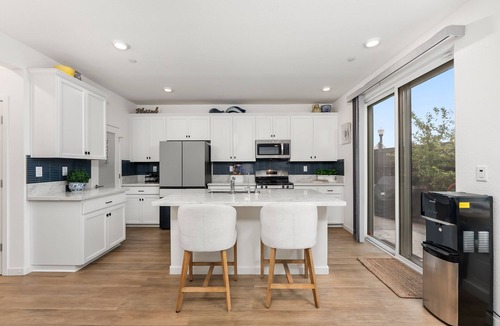 North Natomas House | Welcome - Modern, North Sacramento Tropical Home