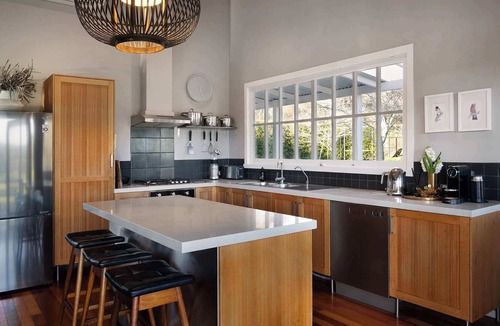 Shepherds Flat House | Welcome Paddock Solar Pool & Spa- Great for Summer