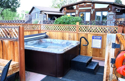 Zion National Park East Entrance Cabin | Welcome! Pool - Hot Tub - Breakfast -Farm -Cabin -Views -Quiet Side Zion -Bryce