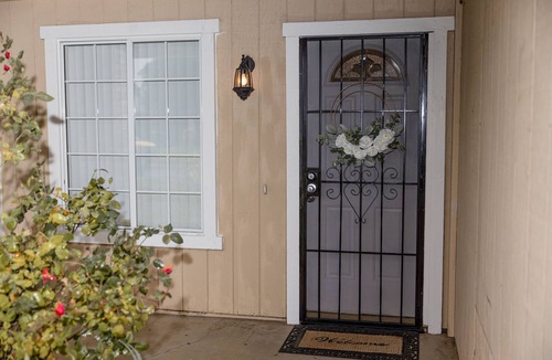 Sacramento House | Welcome. Relax, Enjoy, 3 bedrooms/2 bathrooms Duplex, Close to Everything