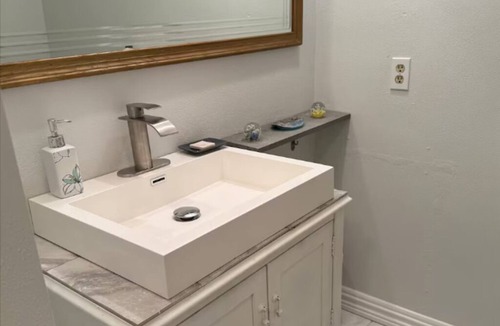 Niagara Falls Apartment | Welcome serene and distinctive studio near Niagara Falls