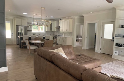 Knoxville House | Welcome to a 3 bedroom 3 bathroom house home in Knoxville TN 2 car garage new