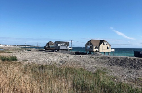 North Scituate House | Welcome to "A Stones Throw" Cottage located steps from the beach.