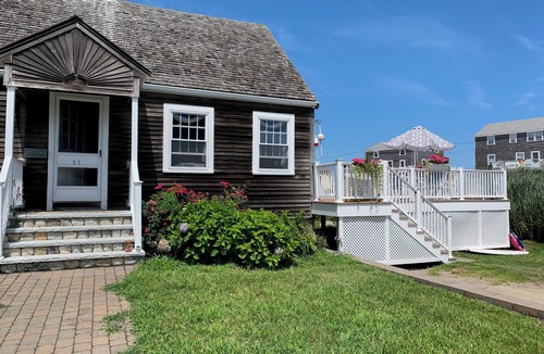 North Scituate House | Welcome to "A Stones Throw" Cottage located steps from the beach.