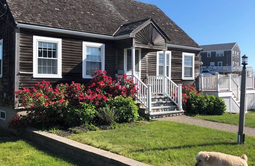North Scituate House | Welcome to "A Stones Throw" Cottage located steps from the beach.