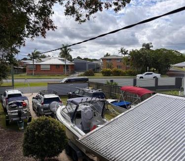 Tin Can Bay House | Welcome to BAY 13