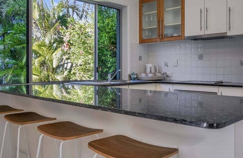 Tin Can Bay House | Welcome to "Bay Views on Esplanade"