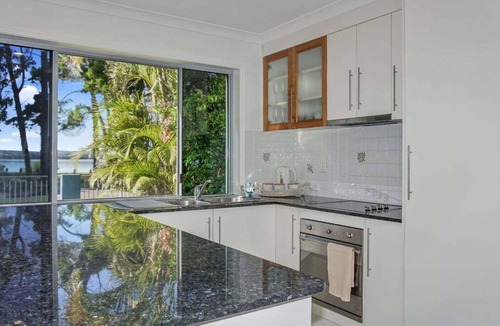 Tin Can Bay House | Welcome to "Bay Views on Esplanade"