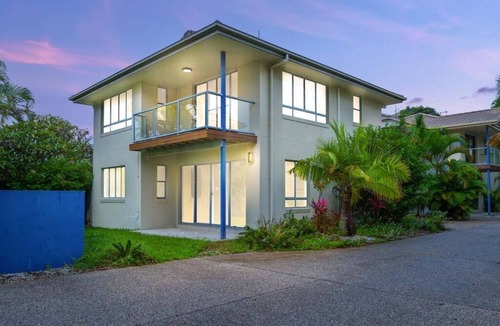 Tin Can Bay House | Welcome to "Bay Views on Esplanade"