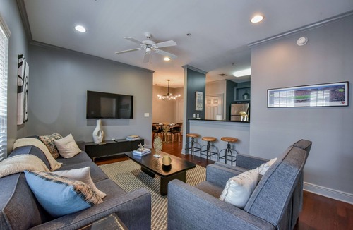Tuscaloosa Condo | Welcome to Bear's Den! Walk to the Coliseum, Stadium, and The Strip!