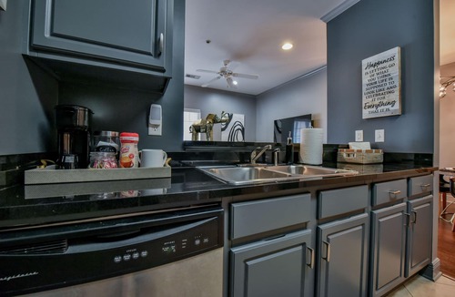 Tuscaloosa Condo | Welcome to Bear's Den! Walk to the Coliseum, Stadium, and The Strip!