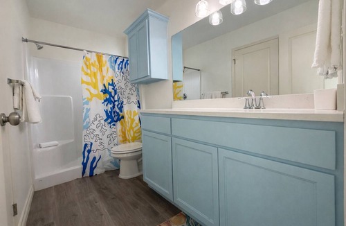 Aransas Pass House | Welcome to Casa Mar, a spacious 3BR/2BA coastal stilt home in Aransas Pass featuring 1 king bed, 4 queen beds, a large backyard, covered outdoor space, and boat parking. Just minutes from Rockport Beach, Port Aransas, fishing, dining, and coastal fun