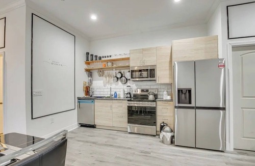 Lafayette Square Condo | Welcome to comfort! Private condo near local sports and entertainment venues.