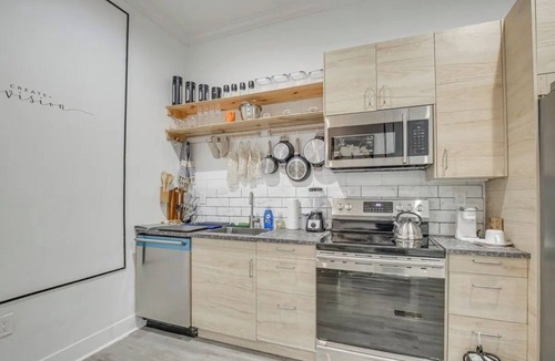 Lafayette Square Condo | Welcome to comfort! Private condo near local sports and entertainment venues.