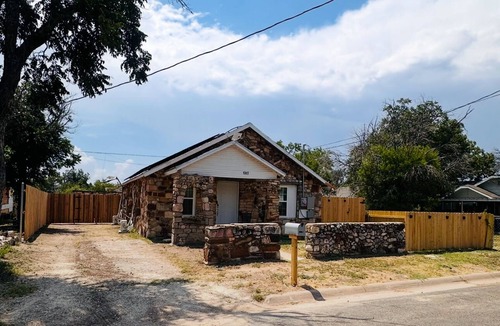 San Angelo House | Welcome to Cozy Stone Cottage 3 bedrooms and 1 bathroom house.