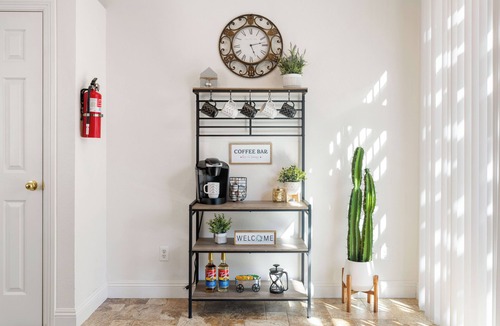 Citrus Heights House | Welcome to cozy fully stocked home with TV in every room! Near downtown, airport