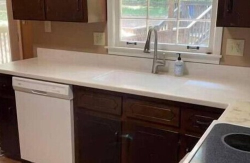 Athens House | Welcome to Dawgs’s Den with Exclusive Downtown Parking!