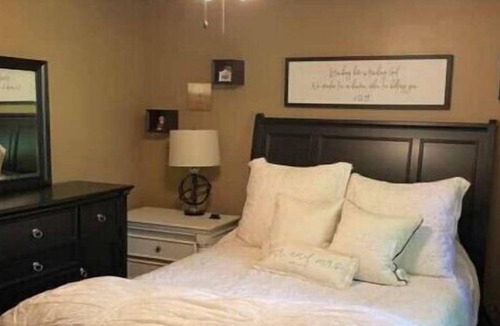 Athens House | Welcome to Dawgs’s Den with Exclusive Downtown Parking!