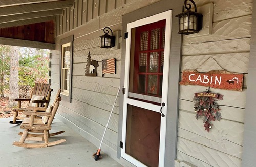 Keene Cabin | WELCOME TO DEER RIDGE CABIN! YOUR PERFECT, PRIVATE AND COZY GETAWAY!