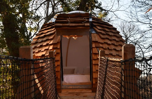 Gillonnay House | Welcome to Domaine des étoiles Unusual accommodations